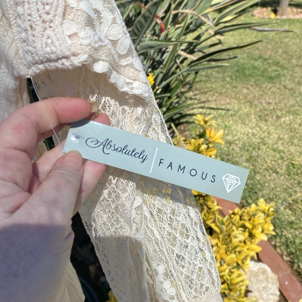 ABSOLUTELY FAMOUS OFF WHITE CREAM TOP  LACE SLEEVES & Accent on Bottom 2… - Picture 4 of 12